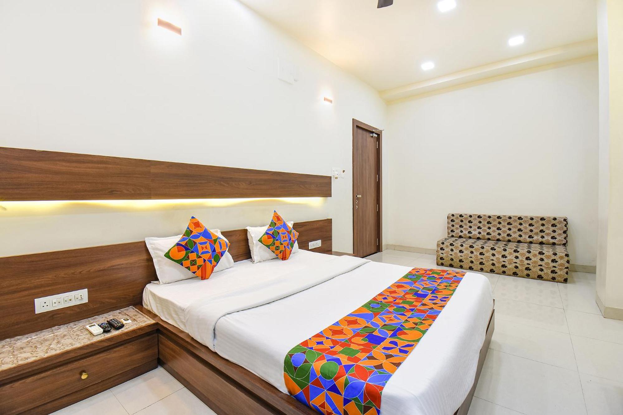 Fabhotel Royal Suits - Nr Mahadji Shinde Chhatri Mundhwa Exterior photo