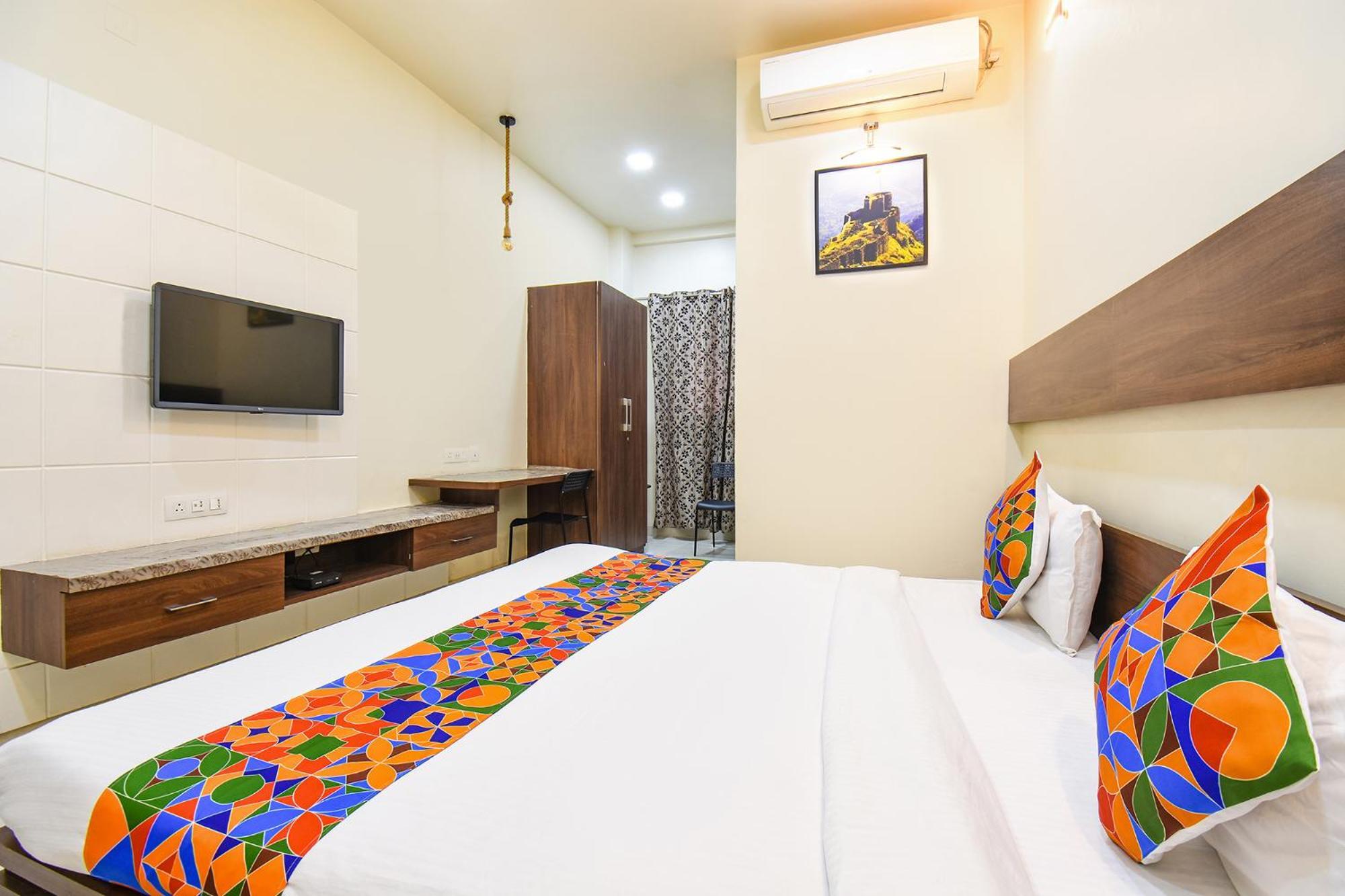Fabhotel Royal Suits - Nr Mahadji Shinde Chhatri Mundhwa Exterior photo