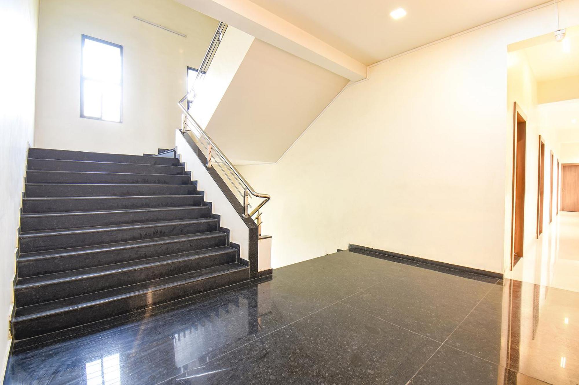 Fabhotel Royal Suits - Nr Mahadji Shinde Chhatri Mundhwa Exterior photo