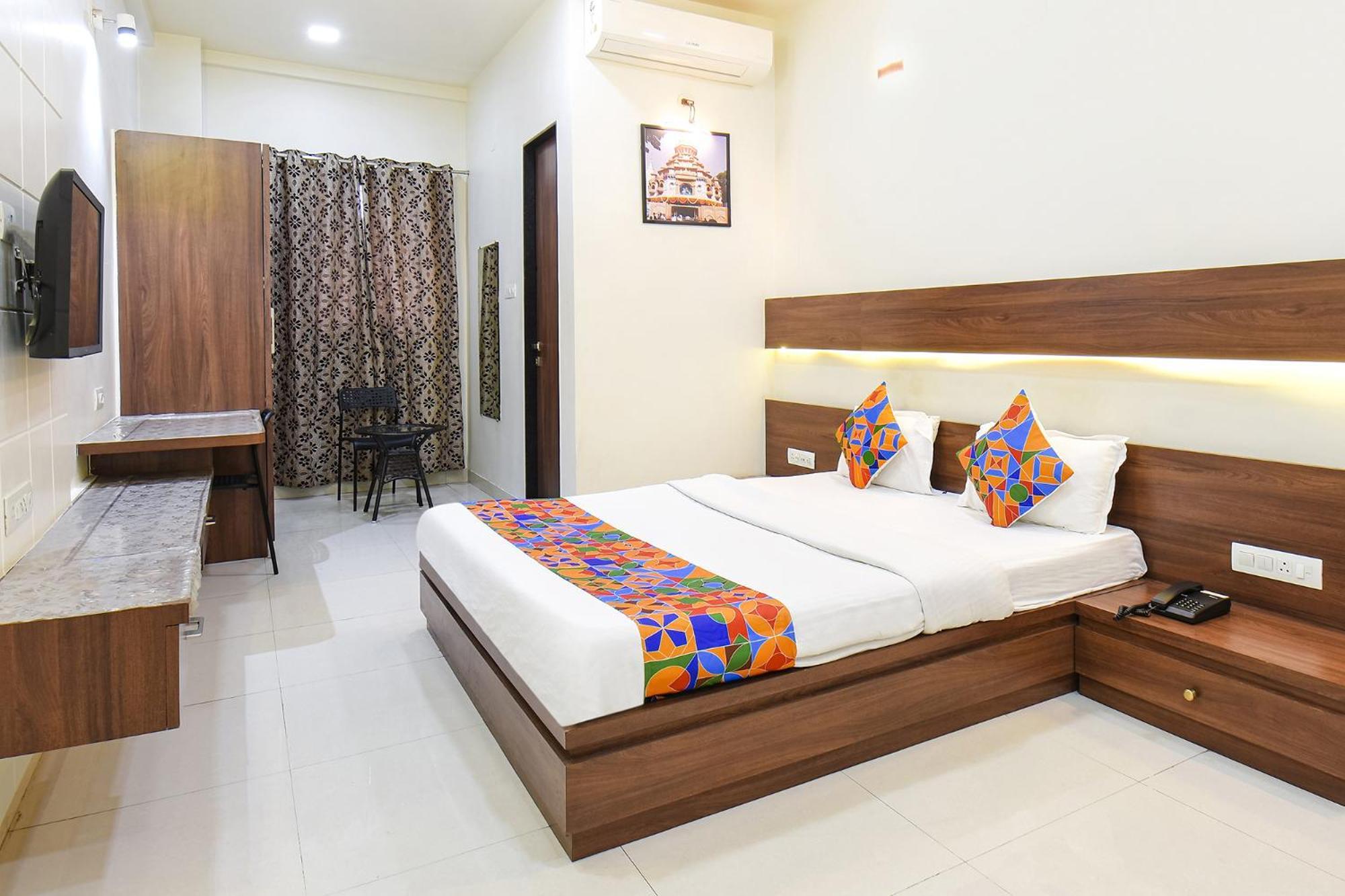 Fabhotel Royal Suits - Nr Mahadji Shinde Chhatri Mundhwa Exterior photo