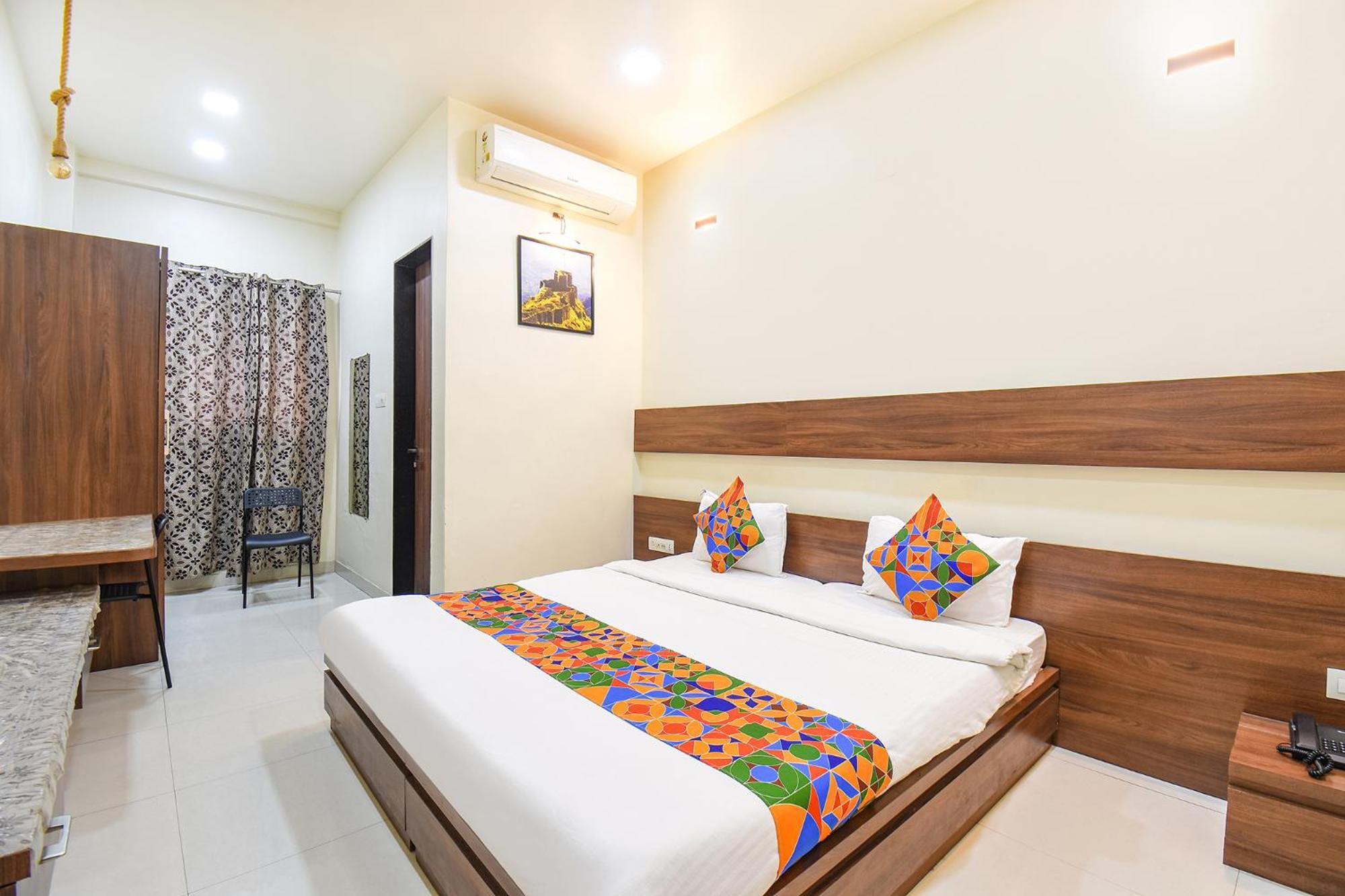 Fabhotel Royal Suits - Nr Mahadji Shinde Chhatri Mundhwa Exterior photo