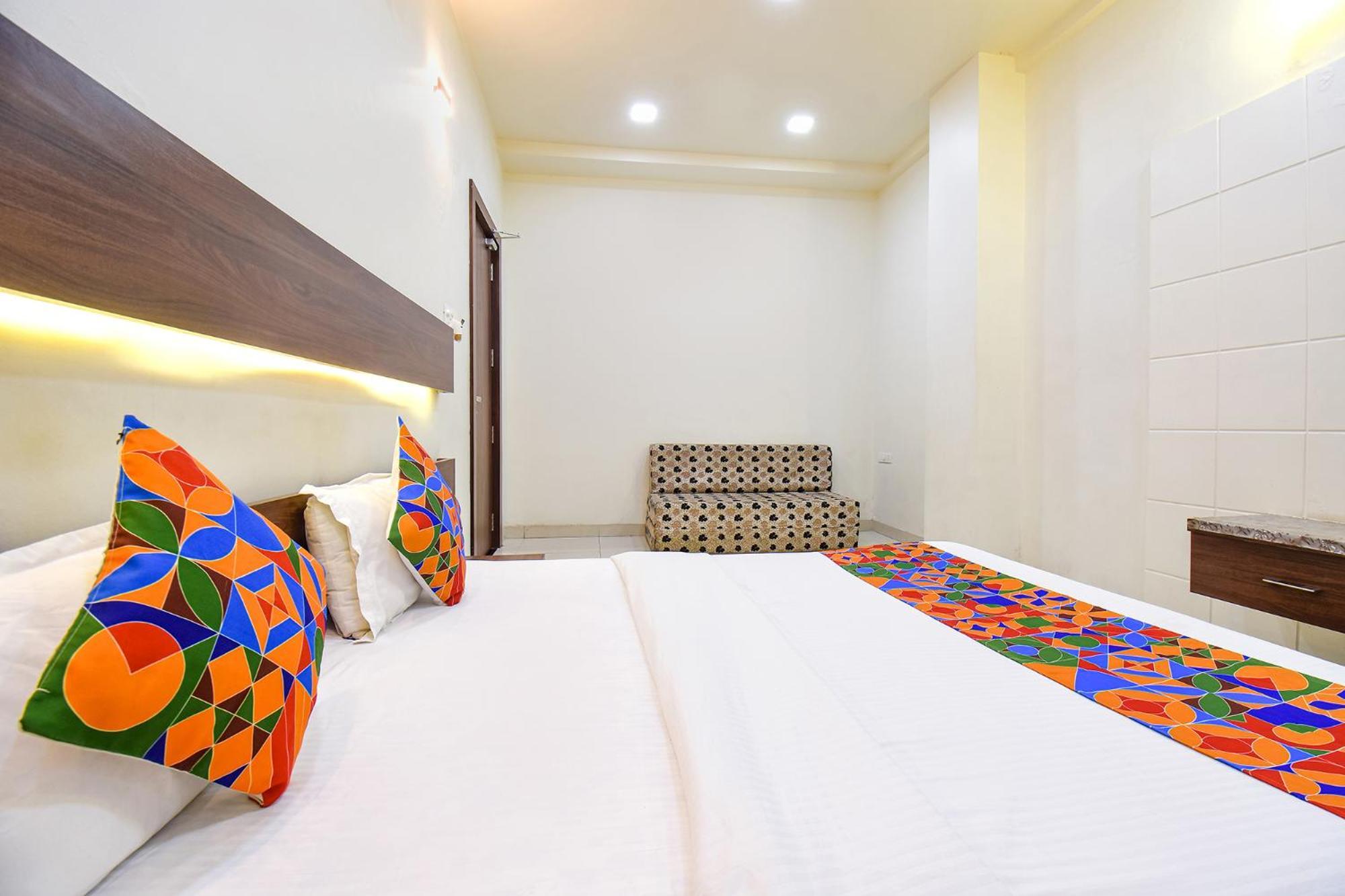 Fabhotel Royal Suits - Nr Mahadji Shinde Chhatri Mundhwa Exterior photo