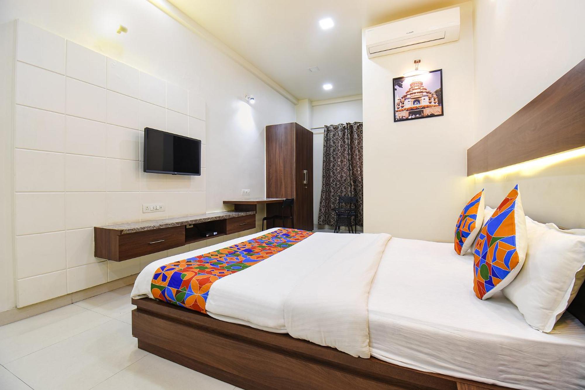 Fabhotel Royal Suits - Nr Mahadji Shinde Chhatri Mundhwa Exterior photo